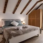 Luxury Retreat & *