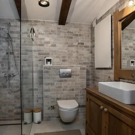 Luxury Retreat & *